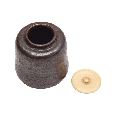 Lot 25 - λ A Japanese Seto ware tea caddy (chaire), Edo period