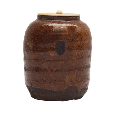 Lot 13 - λ A fine Japanese Seto ware tea caddy (chaire), Muromachi period, 16th-17th century