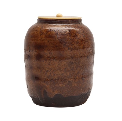 Lot 13 - λ A fine Japanese Seto ware tea caddy (chaire), Muromachi period, 16th-17th century