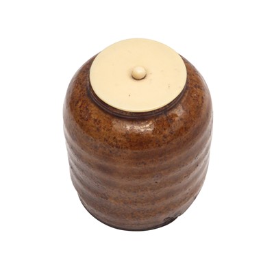 Lot 13 - λ A fine Japanese Seto ware tea caddy (chaire), Muromachi period, 16th-17th century