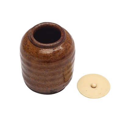Lot 13 - λ A fine Japanese Seto ware tea caddy (chaire), Muromachi period, 16th-17th century
