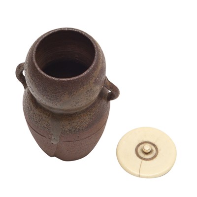 Lot 15 - λ A Japanese Kuro-Satsuma tea caddy (chaire), Edo period