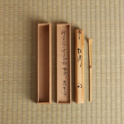 Lot A Japanese bamboo tea scoop, chashaku, Edo period - Meiji era