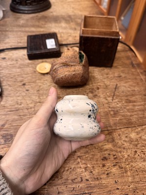 Lot 19 - λ A rare Japanese Ko-Imari 'fukizumi' tea caddy (chaire), Edo period, 17th century