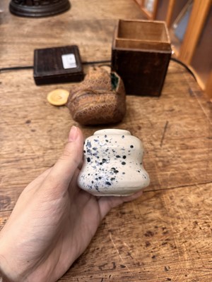 Lot 19 - λ A rare Japanese Ko-Imari 'fukizumi' tea caddy (chaire), Edo period, 17th century