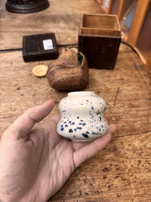 Lot 19 - λ A rare Japanese Ko-Imari 'fukizumi' tea caddy (chaire), Edo period, 17th century