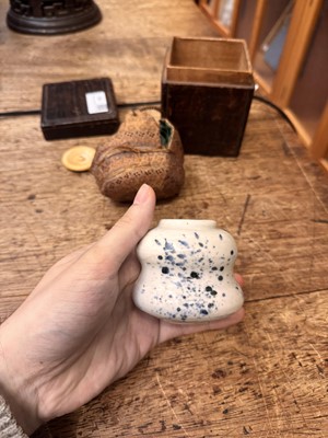 Lot 19 - λ A rare Japanese Ko-Imari 'fukizumi' tea caddy (chaire), Edo period, 17th century