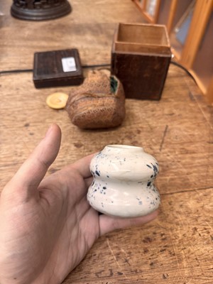 Lot 19 - λ A rare Japanese Ko-Imari 'fukizumi' tea caddy (chaire), Edo period, 17th century