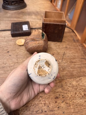 Lot 19 - λ A rare Japanese Ko-Imari 'fukizumi' tea caddy (chaire), Edo period, 17th century