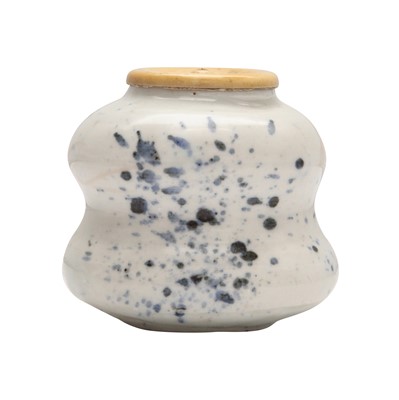 Lot 19 - λ A rare Japanese Ko-Imari 'fukizumi' tea caddy (chaire), Edo period, 17th century