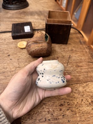 Lot 19 - λ A rare Japanese Ko-Imari 'fukizumi' tea caddy (chaire), Edo period, 17th century