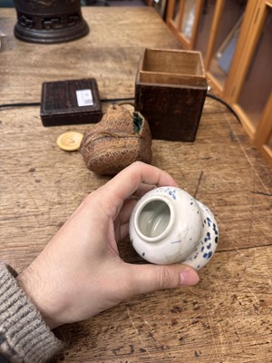 Lot 19 - λ A rare Japanese Ko-Imari 'fukizumi' tea caddy (chaire), Edo period, 17th century