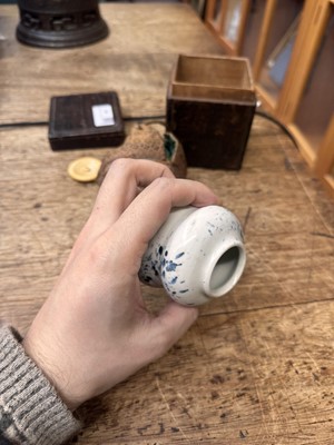 Lot 19 - λ A rare Japanese Ko-Imari 'fukizumi' tea caddy (chaire), Edo period, 17th century