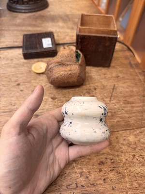 Lot 19 - λ A rare Japanese Ko-Imari 'fukizumi' tea caddy (chaire), Edo period, 17th century