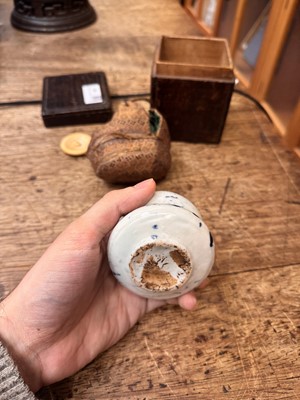 Lot 19 - λ A rare Japanese Ko-Imari 'fukizumi' tea caddy (chaire), Edo period, 17th century