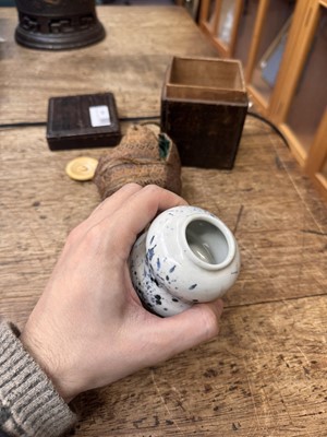 Lot 19 - λ A rare Japanese Ko-Imari 'fukizumi' tea caddy (chaire), Edo period, 17th century