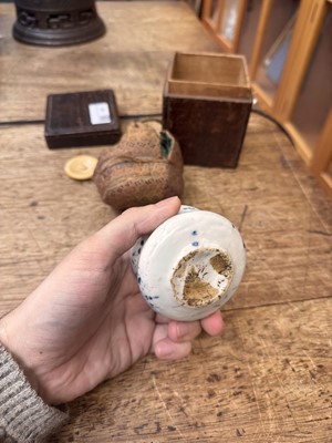 Lot 19 - λ A rare Japanese Ko-Imari 'fukizumi' tea caddy (chaire), Edo period, 17th century