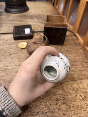 Lot 19 - λ A rare Japanese Ko-Imari 'fukizumi' tea caddy (chaire), Edo period, 17th century