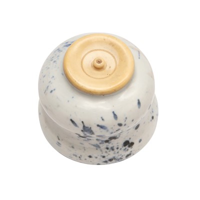 Lot 19 - λ A rare Japanese Ko-Imari 'fukizumi' tea caddy (chaire), Edo period, 17th century