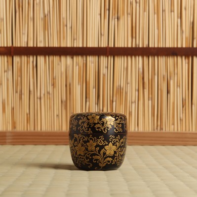 Lot 24 - A Japanese black lacquer and gold makie tea caddy (natsume), Edo period