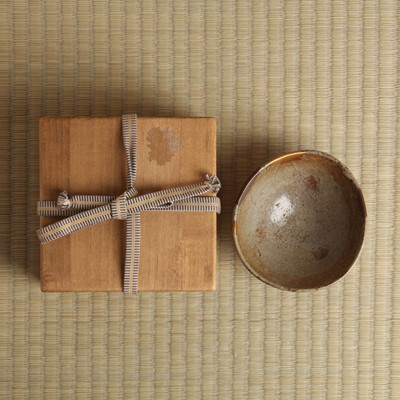 Lot 12 - A fine Japanese Ko-Karatsu tea bowl (chawan), Momoyama - Edo period, 16th - 17th century