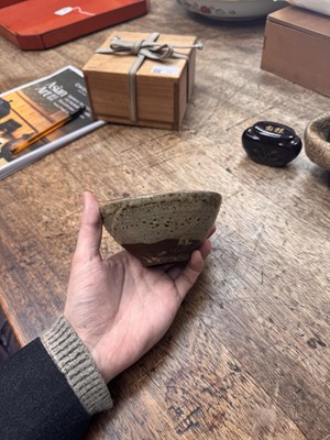 Lot 12 - A fine Japanese Ko-Karatsu tea bowl (chawan), Momoyama - Edo period, 16th - 17th century