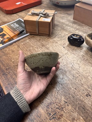 Lot 12 - A fine Japanese Ko-Karatsu tea bowl (chawan), Momoyama - Edo period, 16th - 17th century