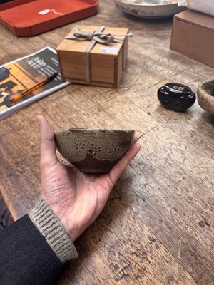 Lot 12 - A fine Japanese Ko-Karatsu tea bowl (chawan), Momoyama - Edo period, 16th - 17th century