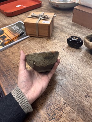 Lot 12 - A fine Japanese Ko-Karatsu tea bowl (chawan), Momoyama - Edo period, 16th - 17th century