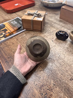 Lot 12 - A fine Japanese Ko-Karatsu tea bowl (chawan), Momoyama - Edo period, 16th - 17th century