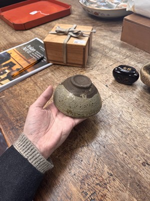 Lot 12 - A fine Japanese Ko-Karatsu tea bowl (chawan), Momoyama - Edo period, 16th - 17th century