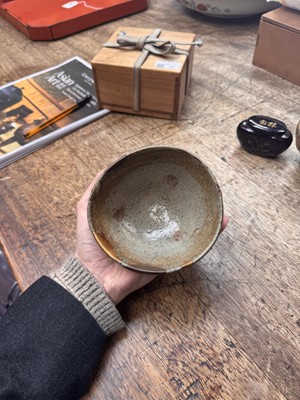 Lot 12 - A fine Japanese Ko-Karatsu tea bowl (chawan), Momoyama - Edo period, 16th - 17th century