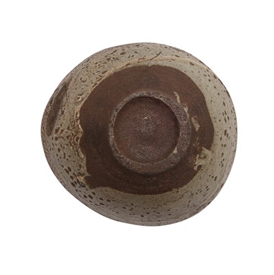 Lot 12 - A fine Japanese Ko-Karatsu tea bowl (chawan), Momoyama - Edo period, 16th - 17th century