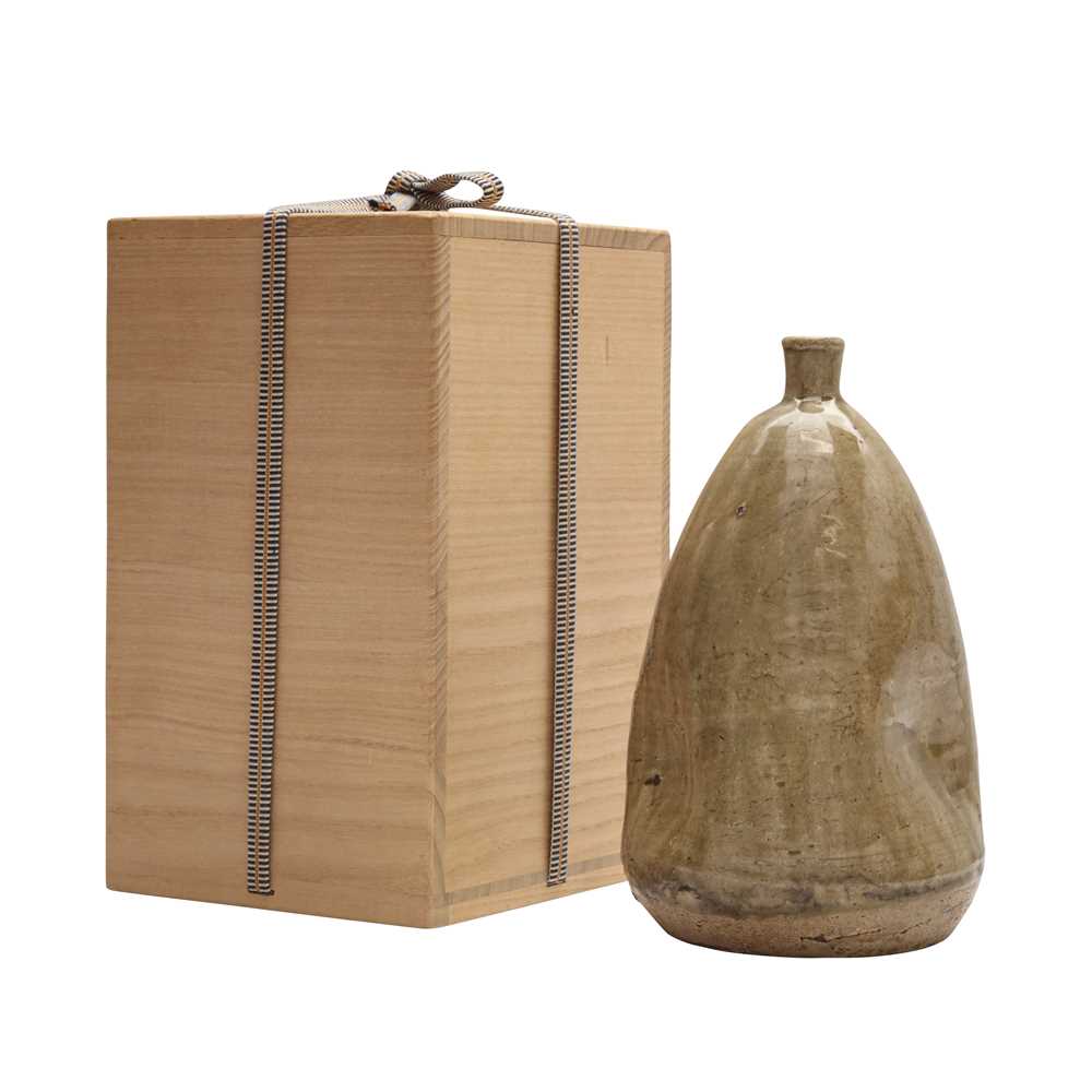 Lot 78 - A Japanese Kiseto ware sake bottle (tokuri), Edo - Meiji period