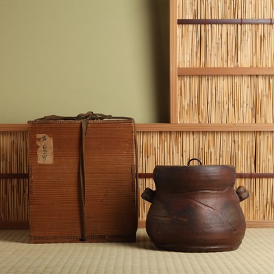 Lot 16 - A Japanese Bizen waterpot (mizusashi), Momoyama - Edo period