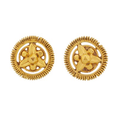 Lot 123 - A pair of star stud earrings