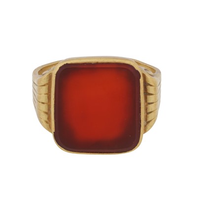 Lot 21 - A carnelian signet ring
