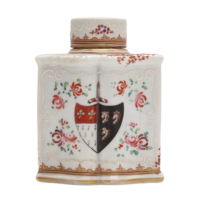 Lot 172 - A French Chinese-style armorial porcelain tea caddy and cover, probably Samson, 19th century
