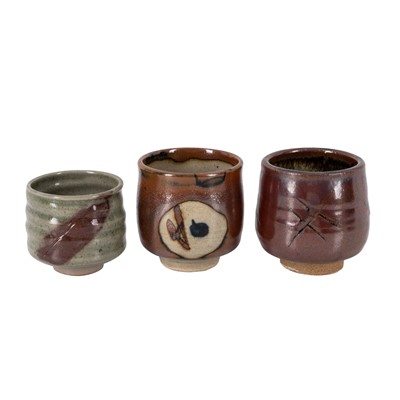 Lot 498 - British studio pottery