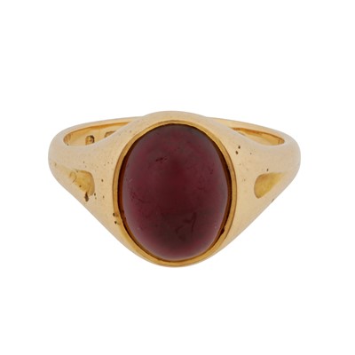 Lot 103 - A garnet single stone ring, circa 1873