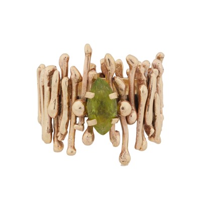 Lot 226 - Pamela E Hall | A peridot ring