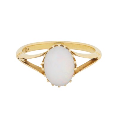 Lot 176 - An opal single stone ring