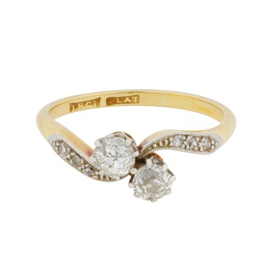 Lot 56 - A diamond cross over ring
