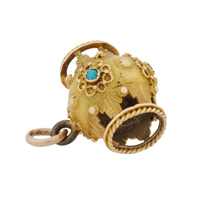 Lot 86 - A turquoise barrel pendant