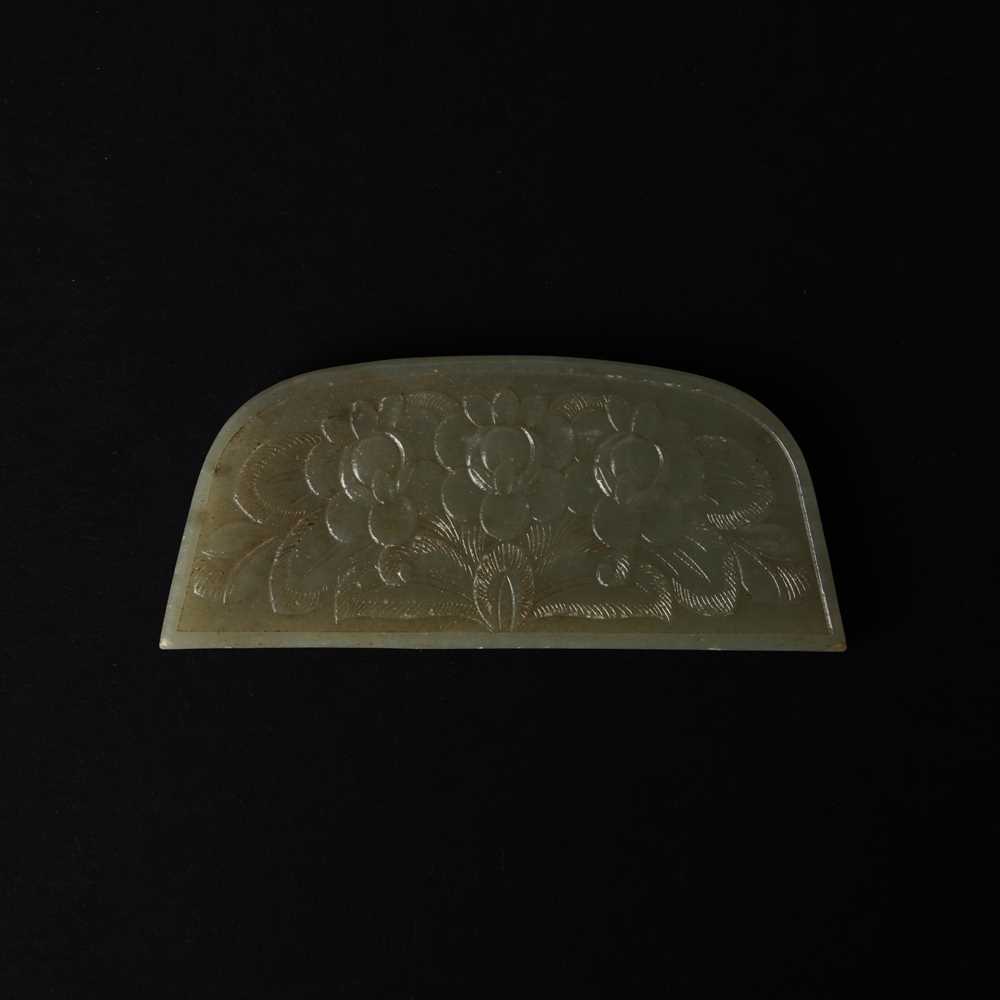 Lot 523 - A Chinese Mughal-style jade 'floral' plaque, Qing dynasty