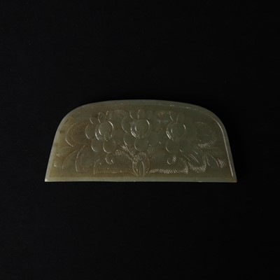 Lot 523 - A Chinese Mughal-style jade 'floral' plaque, Qing dynasty