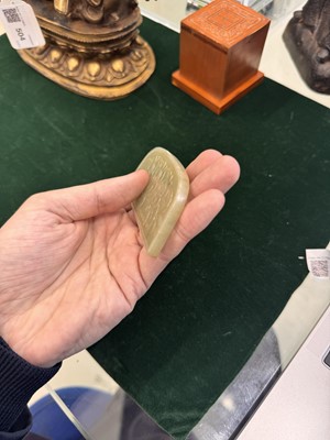 Lot 523 - A Chinese Mughal-style jade 'floral' plaque, Qing dynasty