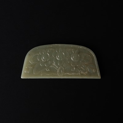 Lot 523 - A Chinese Mughal-style jade 'floral' plaque, Qing dynasty