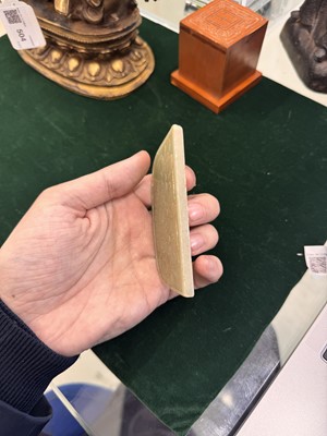 Lot 523 - A Chinese Mughal-style jade 'floral' plaque, Qing dynasty