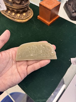 Lot 523 - A Chinese Mughal-style jade 'floral' plaque, Qing dynasty